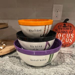 Rae Dunn melamine bowl set.
